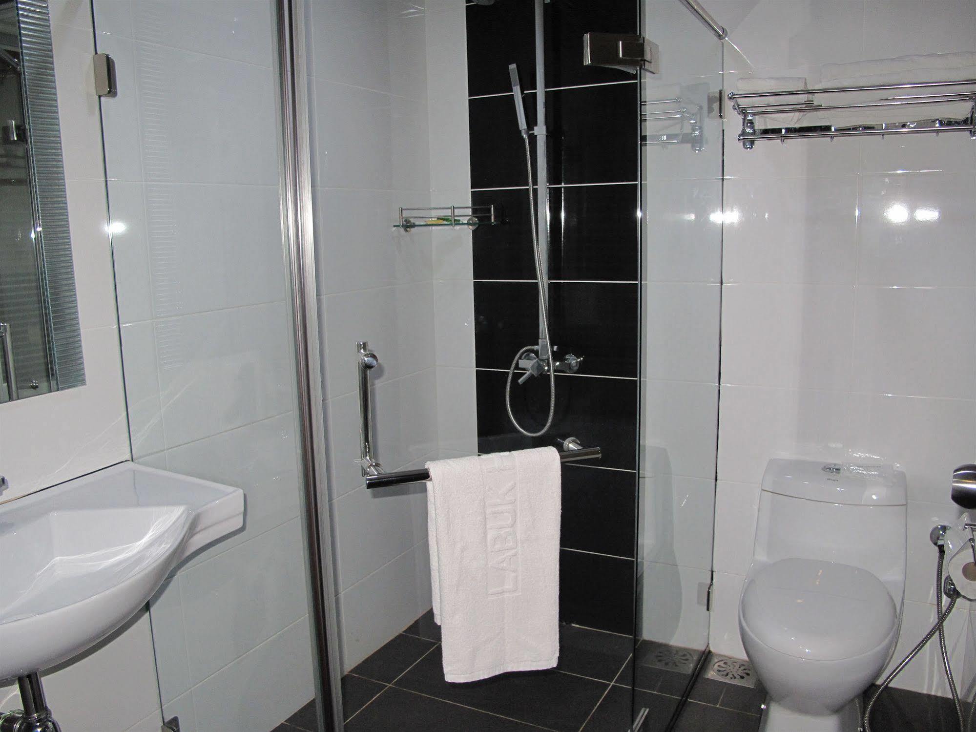 Labuk Hotel SDK Екстериор снимка