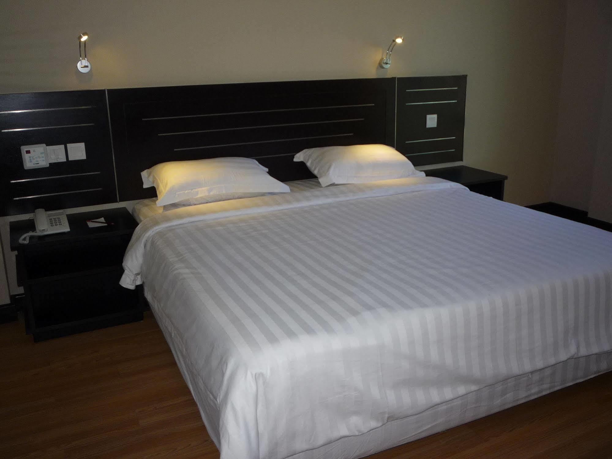 Labuk Hotel SDK Екстериор снимка