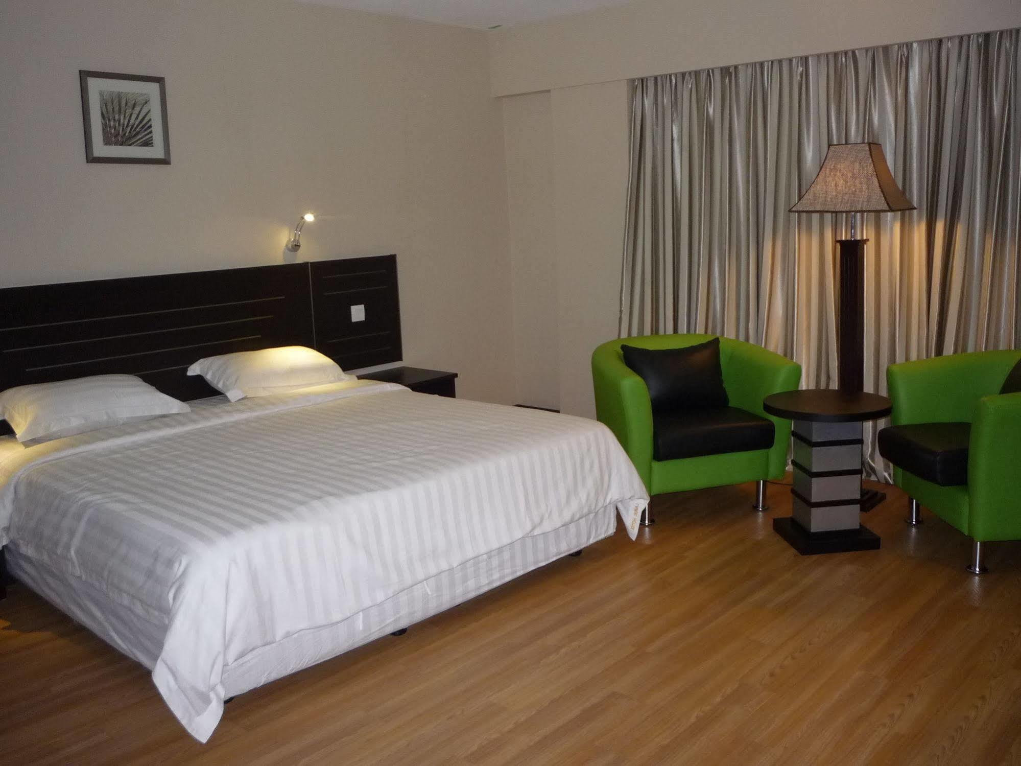 Labuk Hotel SDK Екстериор снимка