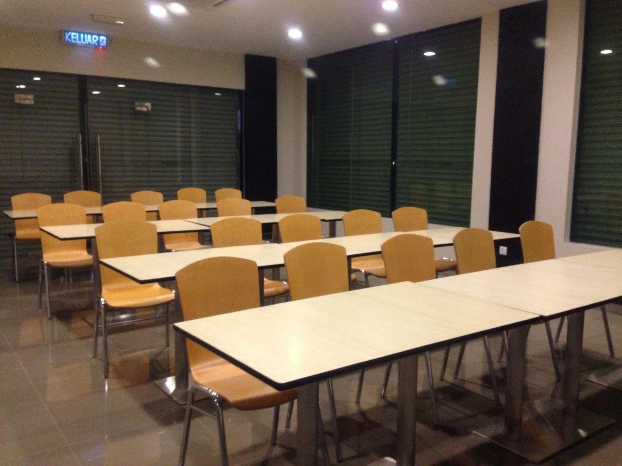 Labuk Hotel SDK Екстериор снимка